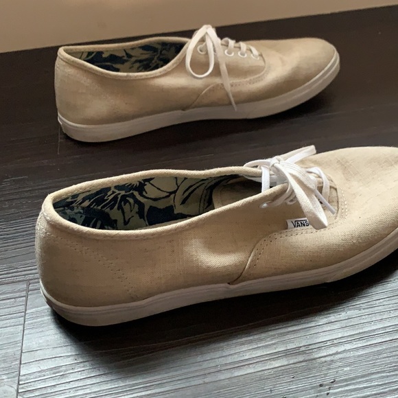 Vans - Picture 7 of 9